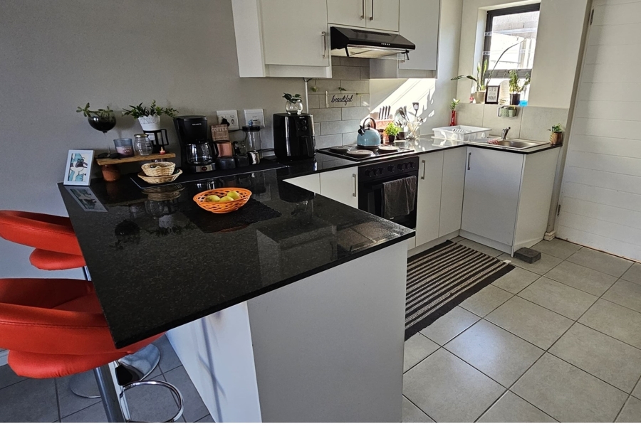 2 Bedroom Property for Sale in Zonnendal Western Cape